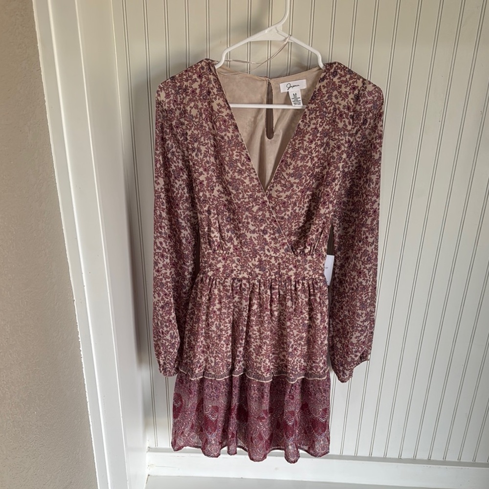 NWT-Floral V-Neck Dress- Perfect Easter dress women’s (M)